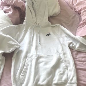 white classic nike sweatshirt !